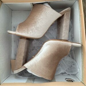 Bellini champagne suede heels